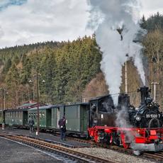 Die IV K 99 1568-7 wartet in Schmalzgrube auf den zusätzlich eingelegten Zug mit der I K Nr. 54.