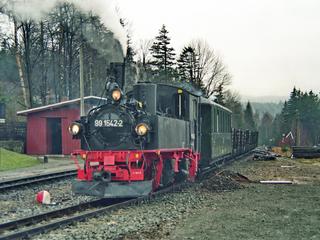 99 1542-2 bei einem Arbeitseinsatz auf der Schmalspurbahn Cranzahl - Oberwiesenthal nach ihrer Hauptuntersuchung unter Regie der Preßnitztalbahn.