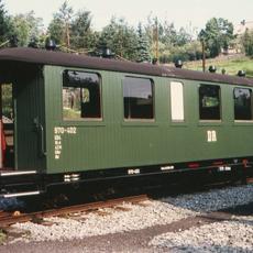Ein Schmuckstück unter den Personenwagen der Preßnitztalbahn ist der holzbeplankte „Großfenstrige“ 970-402 geworden.