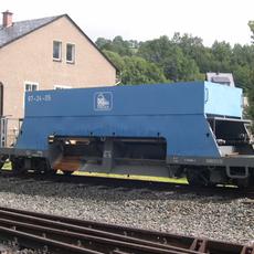 Der Schotterwagen 97-24-05 steht in Steinbach auf Gleis 4 abgestellt.