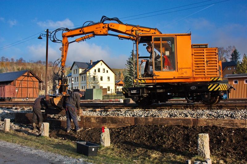 Arbeiten am Gleis in Steinbach.