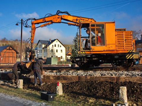 Arbeiten am Gleis in Steinbach.