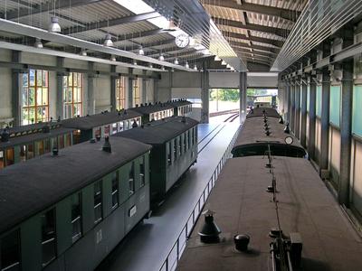 Blick in die Ausstellungs- und Fahrzeughalle der Preßnitztalbahn
