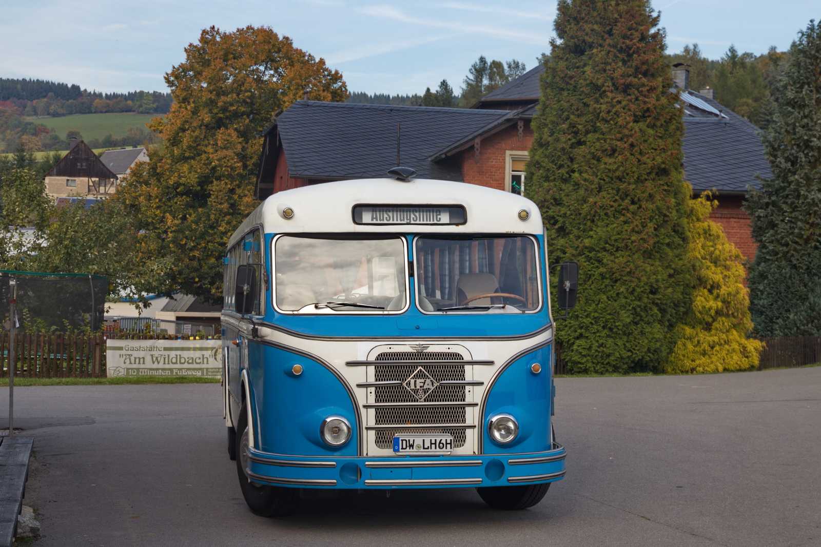 Zu mehreren Terminen der Ausflugslinie Preßnitztal wird auch dieser historische H6-Bus aus Werdauer Produktion eingesetzt.
