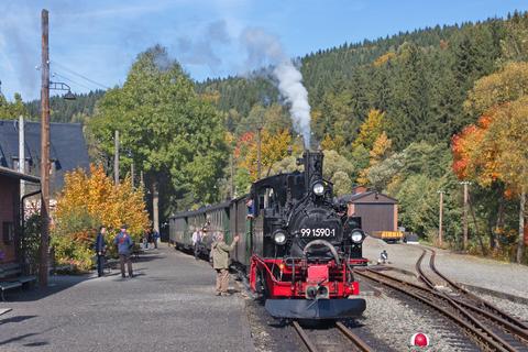 Am Bahnsteig in Schmalzgrube. | 30.09.2017 | Foto: Jörg Müller Am Bahnsteig in Schmalzgrube.