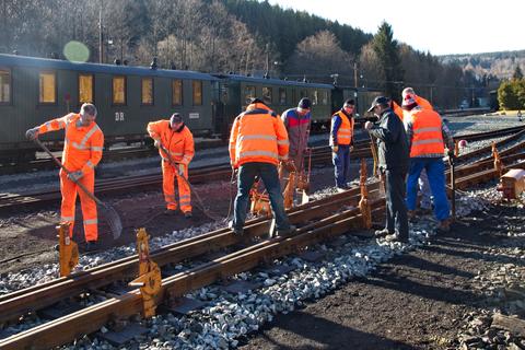 Zweiter Stopfgang der Weiche 6 am Lokschuppen in Jöhstadt. | 07.04.2018 | Foto: Jörg Müller Zweiter Stopfgang der Weiche 6 am Lokschuppen in Jöhstadt.