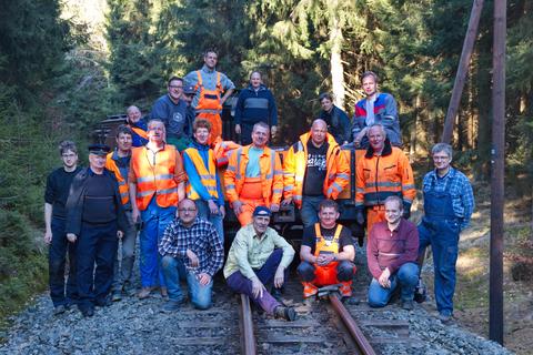 Gruppenfoto zum Abschluss, der Fotograf und der Bauleiter fehlen auf dem Bild. | 07.04.2018 | Foto: Jörg Müller Gruppenfoto zum Abschluss, der Fotograf und der Bauleiter fehlen auf dem Bild.