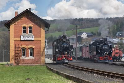 Bahnhof Steinbach mit 99 1713-9 und 99 1715-4