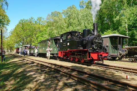 Personenzug nach Lindenberg in Brünkendorf | 06.05.2018 | Foto: Matthias Ullmann Personenzug nach Lindenberg in Brünkendorf