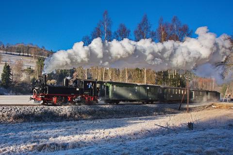 Immer ein Erlebnis, mit dem Dampfzug durch die Winterlandschaft zu reisen.