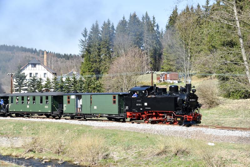Zwischen Schlössel und Jöhstadt auf neuem Gleis unterwegs.