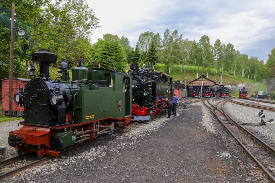 Der Bahnhof Jöhstadt mit allen im Einsatz stehenden Lokomotiven