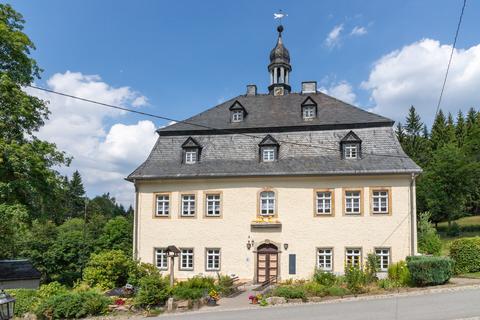 Das Hammerherrenhaus der Eisenhütte in Schmalzgrube ist assoziiertes Objekt im Weltkulturerbe Montanregion Erzgebirge/Krušnohoří.