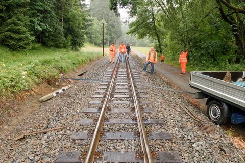 Auswechslung des Signalmasts der Trapeztafel in der Einfahrt des Bahnhofes Schmalzgrube.