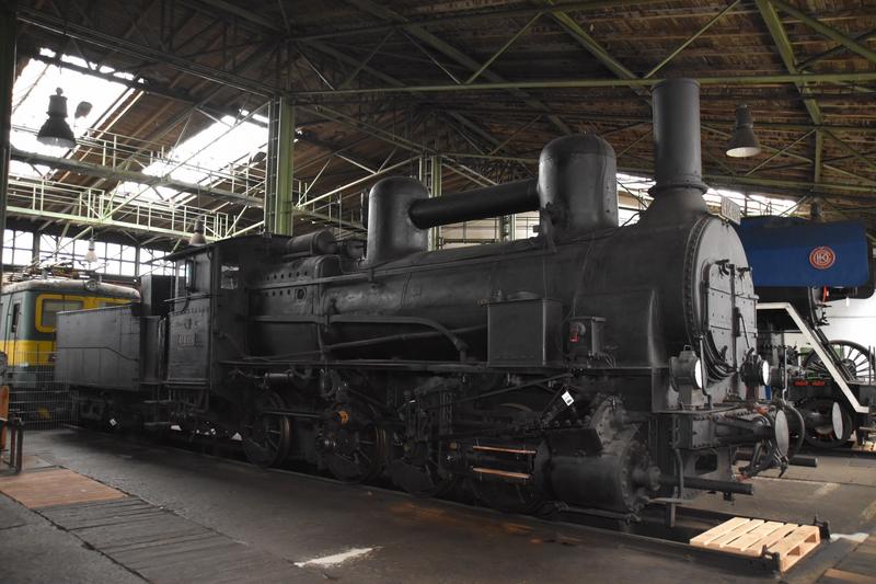 Die Fahrzeuge im Depot in zwei großen Rundschuppen repräsentieren einen großen Querschnitt der tschechischen Eisenbahngeschichte.