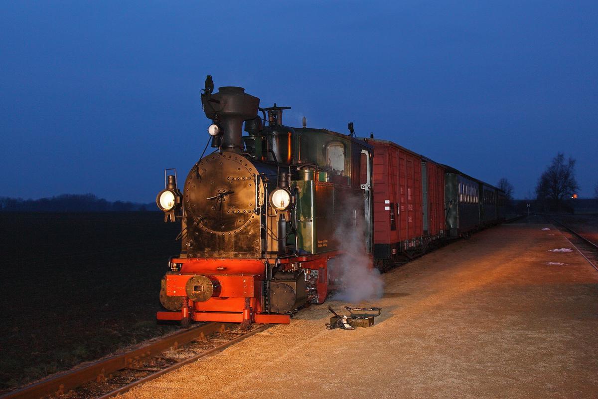 Da war es passiert, der Zug mit der I K Nr. 54 konnte nach einem Triebwerksschaden seinen Dienst auf der Döllnitzbahn nicht fortsetzen.