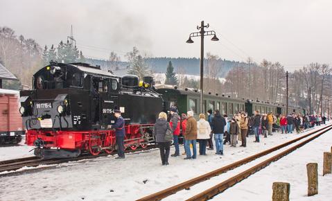 In Steinbach eingefahrener Zug mit der VI K 99 1715-4.