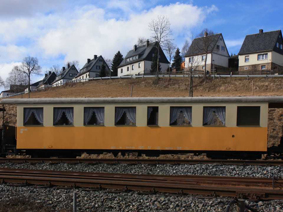 Der Bistro-Wagen 970-445 wurde als "Ersatzfahrzeug" von der IG Weißeritztalbahn e.V. ausgeliehen, während die eigenen Buffet-Wagen der Museumsbahn zeitgleich nicht einsetzbar waren.