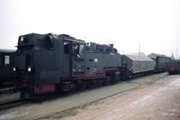 Außer 99 1781 ist auch der heutige Preßnitztalbahn-Wagen 970-402 (nach dem abgedeckten Aussichtswagen) in der Rangiereinheit.