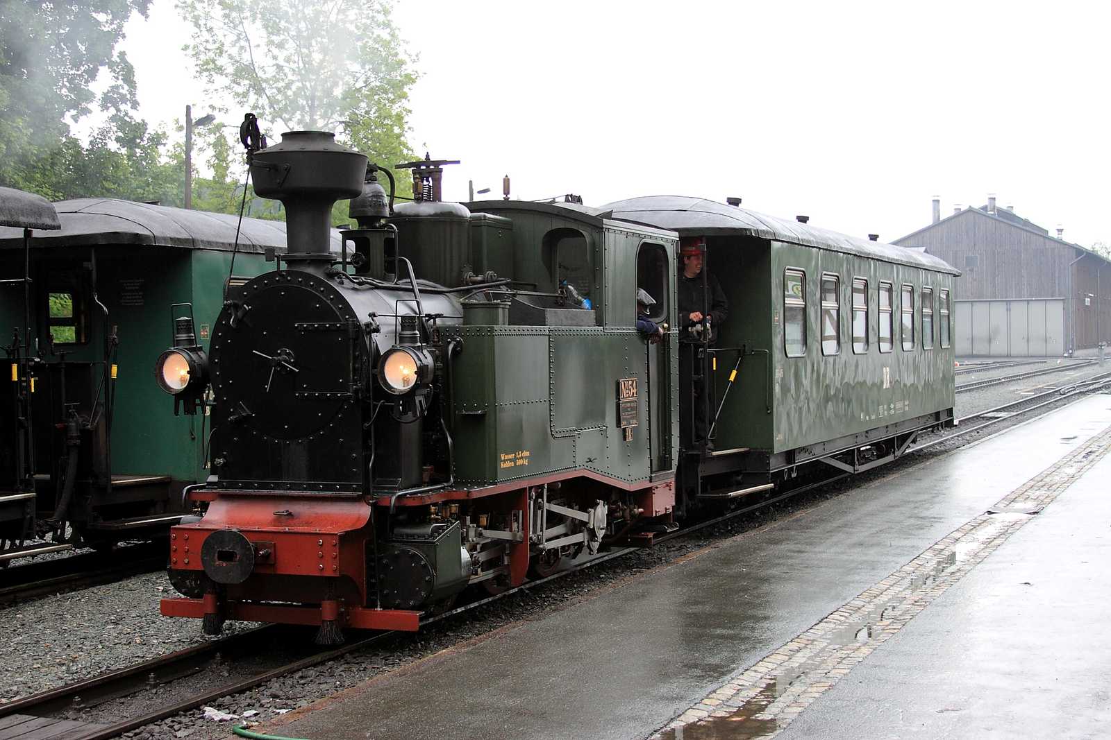 Wahrscheinlich seit über 100 Jahren der erste von einer I K gezogene Reisezug im Bahnhof Oberwiesenthal.