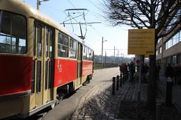 Mit dem Prototyp-Tatra-Straßenbahnzug fuhr die Ausflugsgemeinschaft vom Bahnhof Dresden-Neustadt nach Trachenberge zum dortigen Straßenbahnmuseum in Dresden.