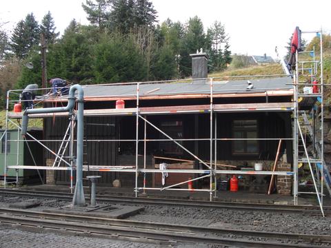 Im Oktober/November erhielt der Kohleschuppen eine neue Dacheindeckung und neue Dachrinnen.