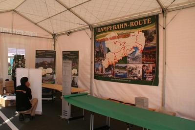 Im Inneren des Zeltes ist Platz für die Präsentation der Dampfbahn-Route und der Preßnitztalbahn.