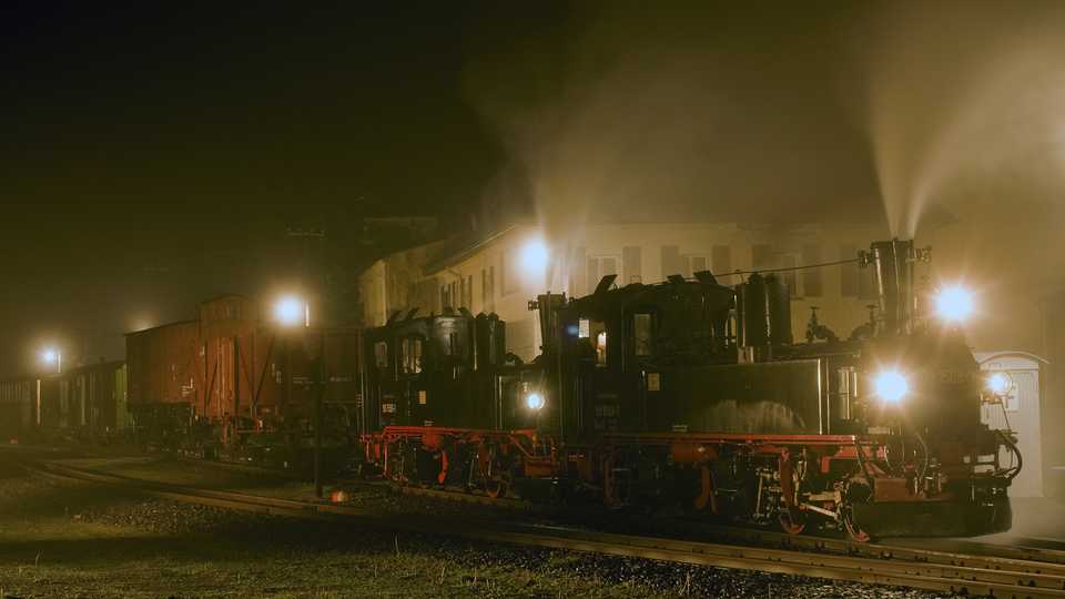 Bei Nacht und Nebel durch den Bahnhof Schlössel.