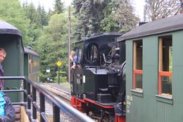 In Schlössel kreuzen die Züge von und nach Steinbach mit denen von und nach Schmalzgrube.