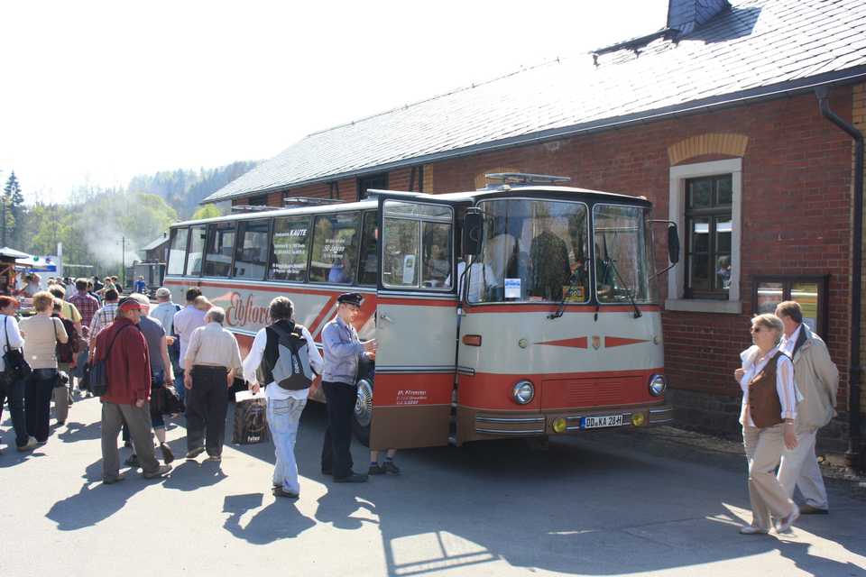 Dieser historische Fleischer-Bus aus dem Jahre 1968 übernahm am Ostersonn- und Ostermontag den Schienenersatzverkehr zwischen Wolkenstein und Steinbach.