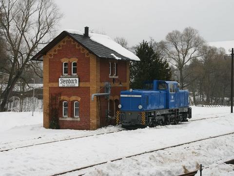 Ein neues Fahrzeug am Wasserhaus - 251 901-5 weilt nach der gründlichsten Hauptuntersuchung ihres Lebens in Chemnitz zu Probefahrten auf der Preßnitztalbahn.