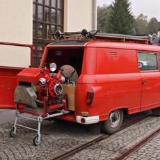 Der Barkas der Schmalzgrubener Feuerwehr demonstrierte historische Feuerwehrtechnik aus Jöhstadt.