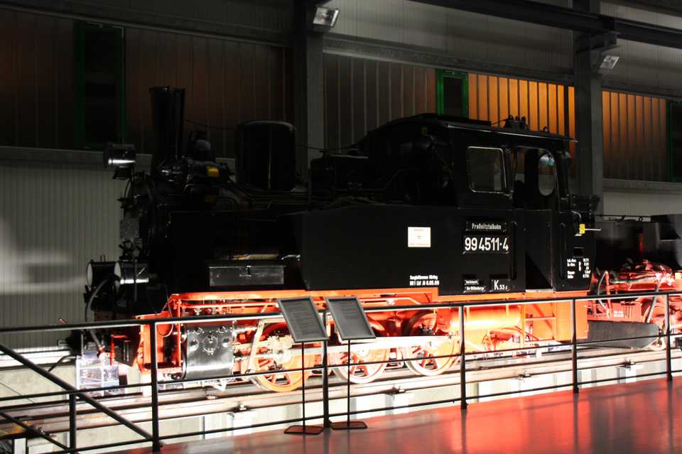 „Meppel“ 99 4511-4 hat während der Winterzeit einen trockenen Platz in der Ausstellungs- und Fahrzeughalle bekommen.