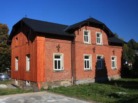 Zwischen Herbst 2009 und Herbst 2011 wurde das Wohnhaus in Steinbach einer grundlegenden Sanierung unterzogen.