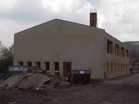 Der Abriss des bereits entkernten Gebäudes der ehemaligen Kindertagesstätte hat bereits begonnen.