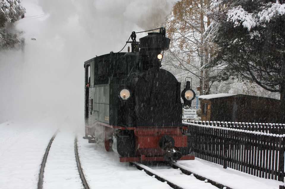 Winterdampf auf der Preßnitztalbahn mit I K Nr. 54 - allerdings sollten es eigentlich HerbstDampf-Fahrten sein.