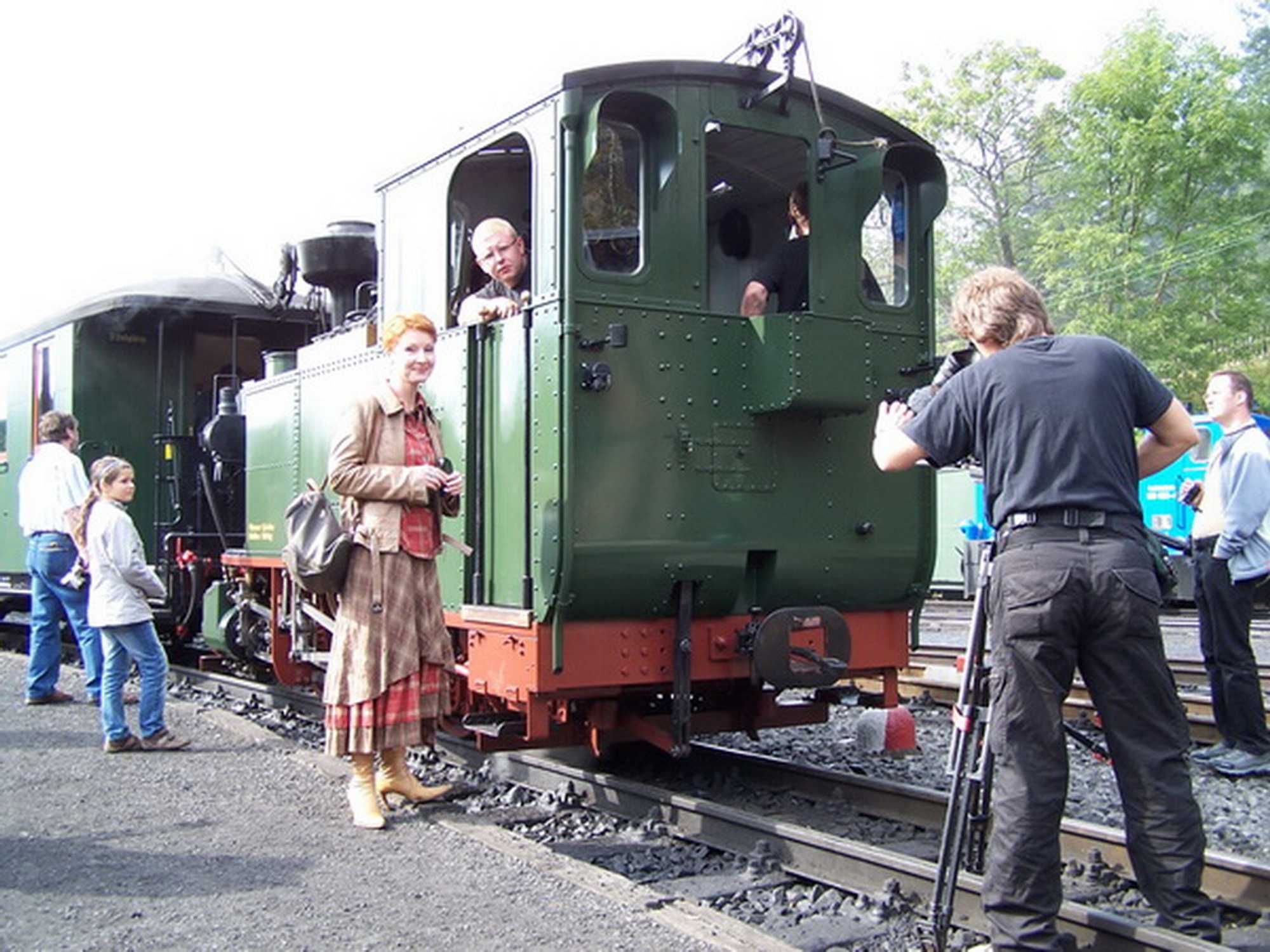 Redakteurin Beate Werner war mit einem Team des Mitteldeutschen Rundfunks (mdr) auch an der Preßnitztalbahn unterwegs, um Filmaufnahmen für die Sendung „Unterwegs in Sachsen“ am 10.10.2009 zu drehen.