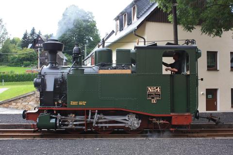 Die I K Nr.54 bei einer Probefahrt im Bahnhof Schmalzgrube.