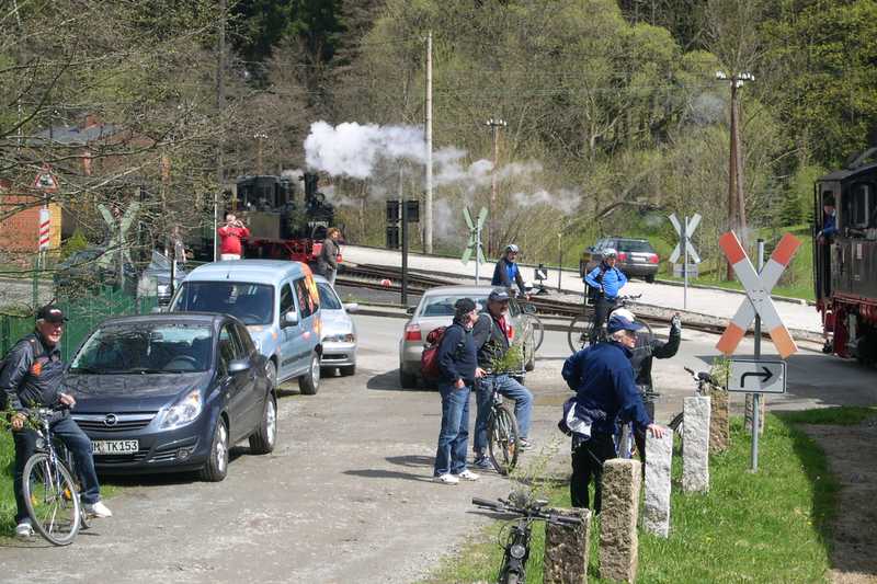 Einfahrt zur Zugkreuzung in den Bahnhof Schmalzgrube.