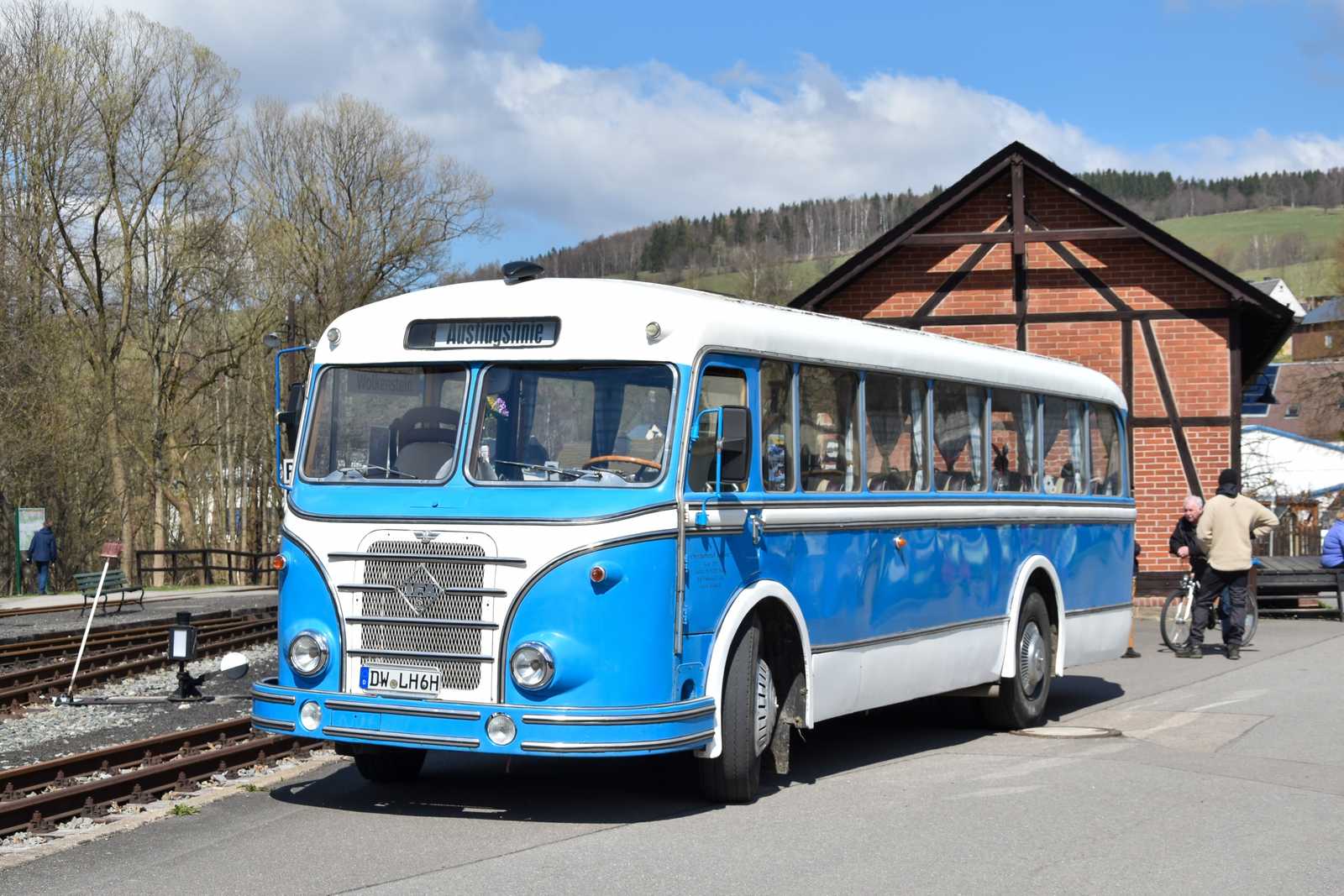 Der H6-Bus der Ausflugslinie Preßnitztal sorgt auch Ostern für zuverlässigen Anschluss an die große Bahn und pendelt zwischen Wolkenstein und Steinbach.