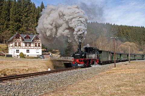 Unsere IV K 99 1568-7 verlässt den Bahnhof Schlössel.