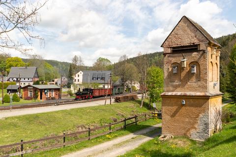 Im Bahnhof Schmalzgrube steht 99 1594-3 mit einem Gmp