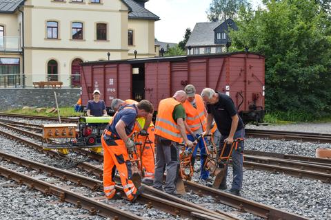 Stopfarbeiten an der Weiche 15 | 02.07.2022 | Foto: Thomas Poth Stopfarbeiten an der Weiche 15