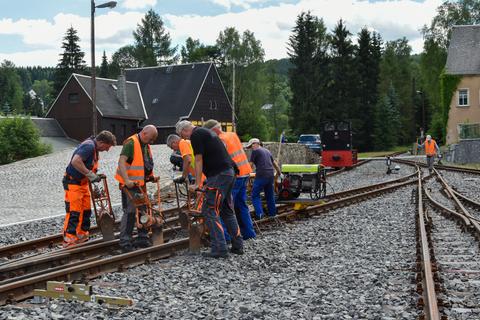 Stopfarbeiten an der Weiche 15 | 02.07.2022 | Foto: Thomas Poth Stopfarbeiten an der Weiche 15