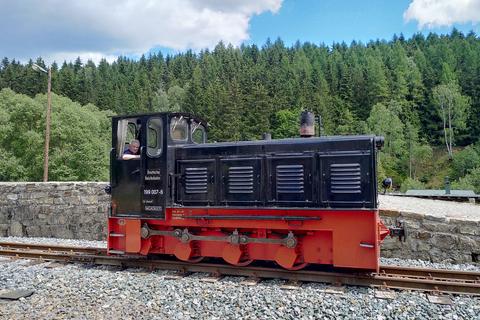 Die Ns4 und Lokführer Klaus stehen bereit, wenn der Arbeitszug gebraucht wird. | 02.07.2022 | Foto: Ute Claußnitzer Die Ns4 und Lokführer Klaus stehen bereit, wenn der Arbeitszug gebraucht wird.