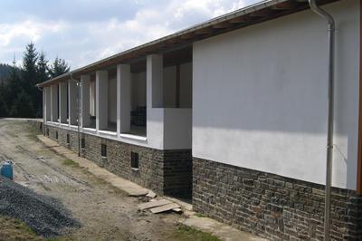 Die „oberirdische“ Sanierung der Lagerhalle ist nun auch hangseitig abgeschlossen, noch im Jahr 2007 soll aber um das gesamte Gebäude herum auch die Fundamentsanierung abgeschlossen sein.