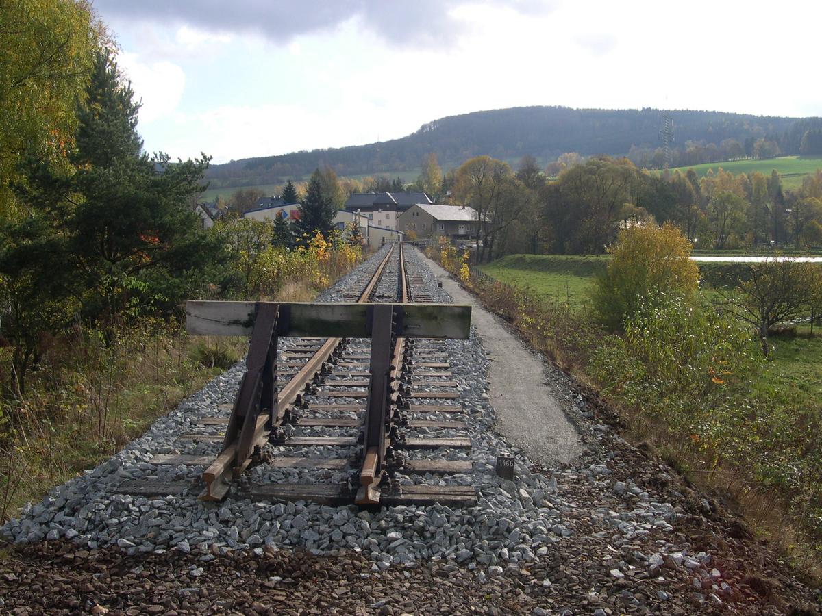 Blick Richtung Bahnhof Steinbach. Der Rad- und Wanderweg wird erst noch gebaut,