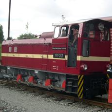 Die Diesellok 199 013 der Sächsisch-Oberlausitzer Eisenbahn-Gesellschaft (SOEG) aus Zittau konnte sowohl im Streckeneinsatz als auch in den Betriebspausen an der Ausstellungs- und Fahrzeughalle besichtigt werden.