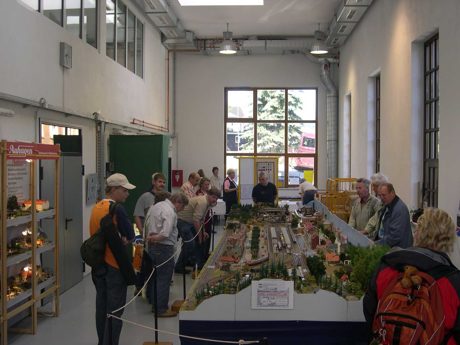 Im Werkstattstand des Mehrzweckgebäudes waren eine Modelleisenbahnmodulanlage des Modelleisenbahnclubs Marienberg sowie die Ausstellung über die Entwicklung des Eisenbahnpostwesens von Vereinsmitglied Otto Förster aufgebaut.