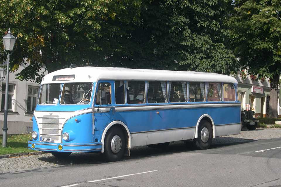 Der historische H6-Bus sorgte zum 6. Oldtimerfest für den Pendelverkehr zwischen Markt und Bahnhof.
